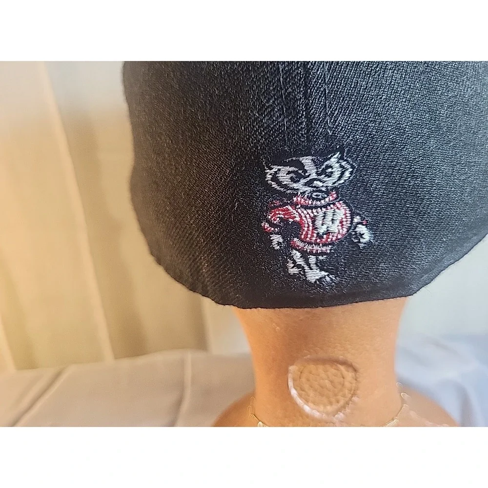 Wisconsin Badgers New Era Fitted Hat - Size 7 5/8‎ NCAA Cap